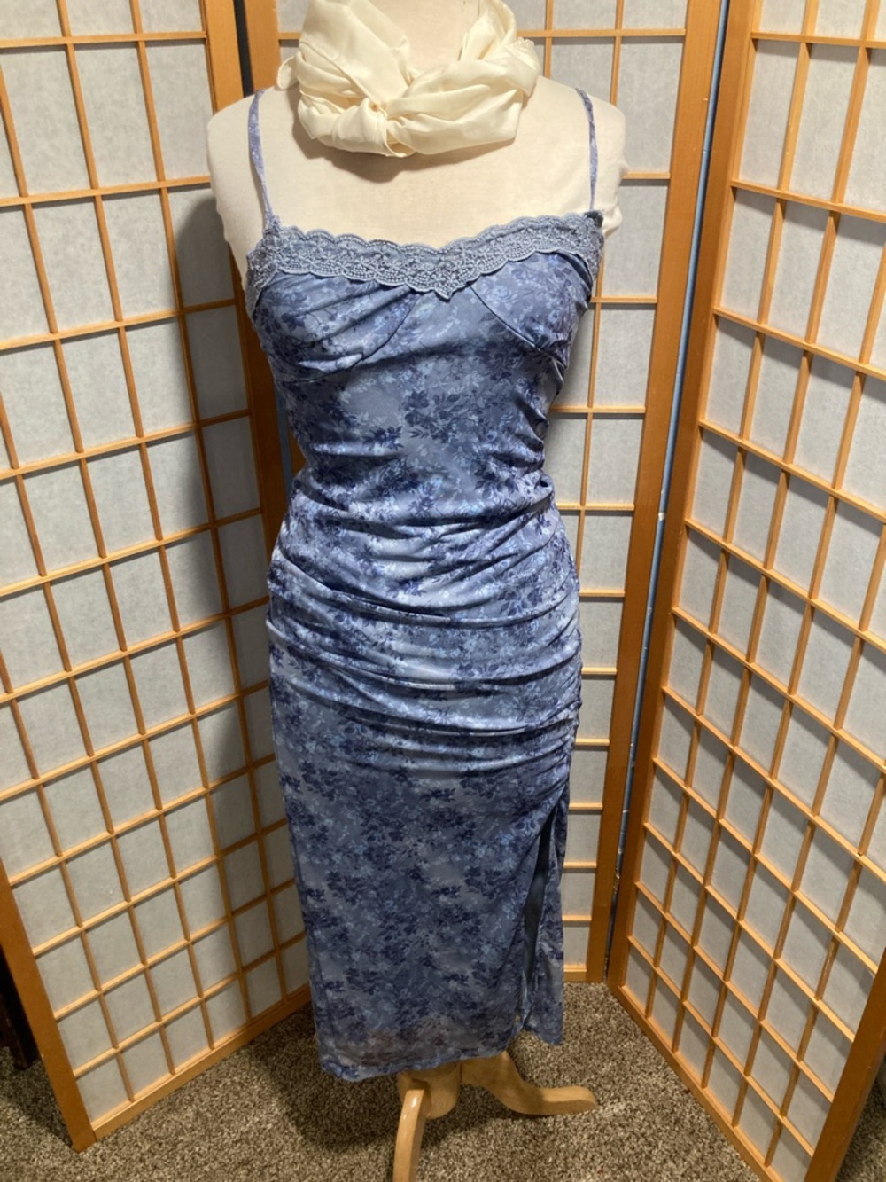 No Boundaries Blue Floral Lace-Trim Satin Dress (XS)